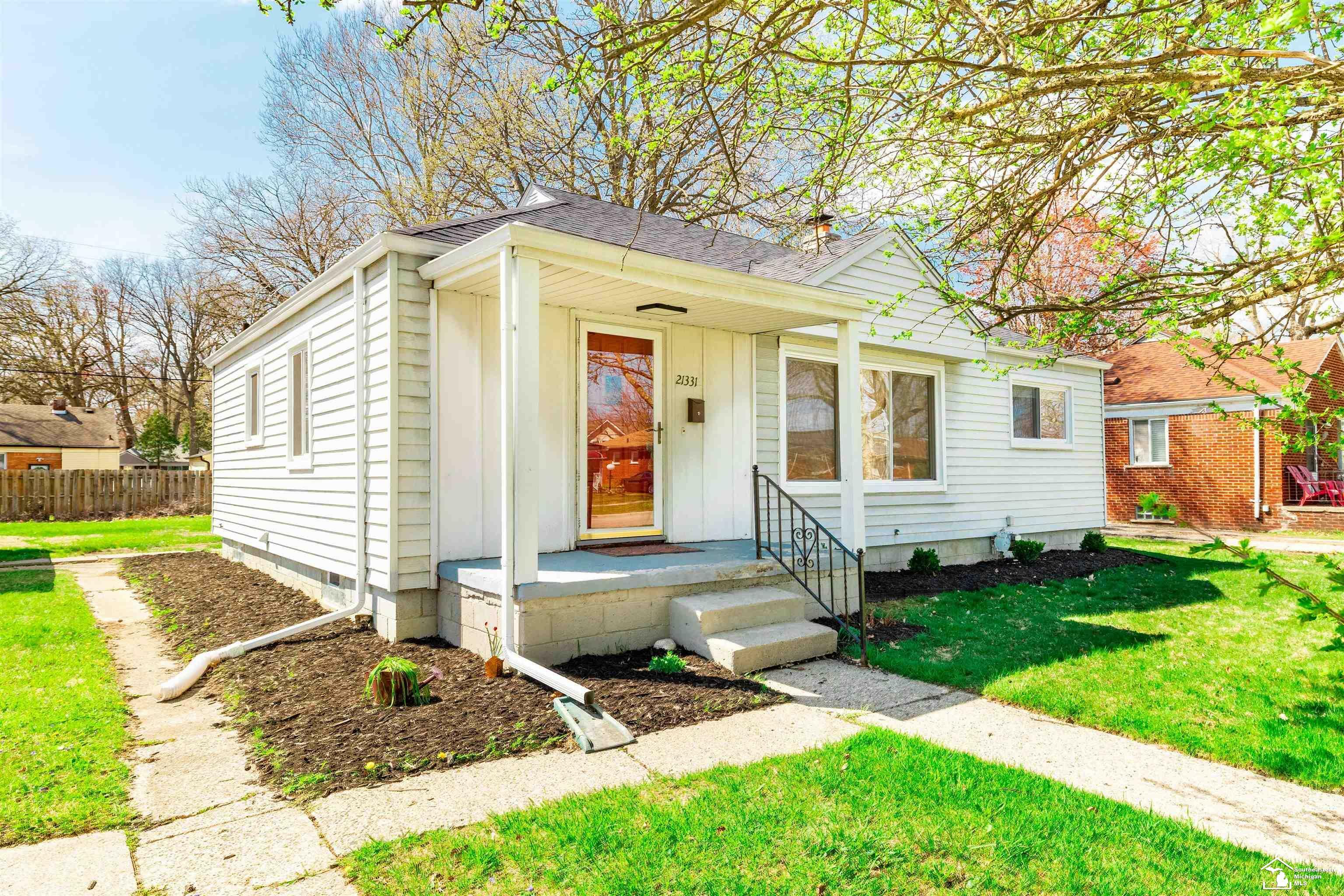 Property Photo: 21331 Ridgedale Street MI 48237