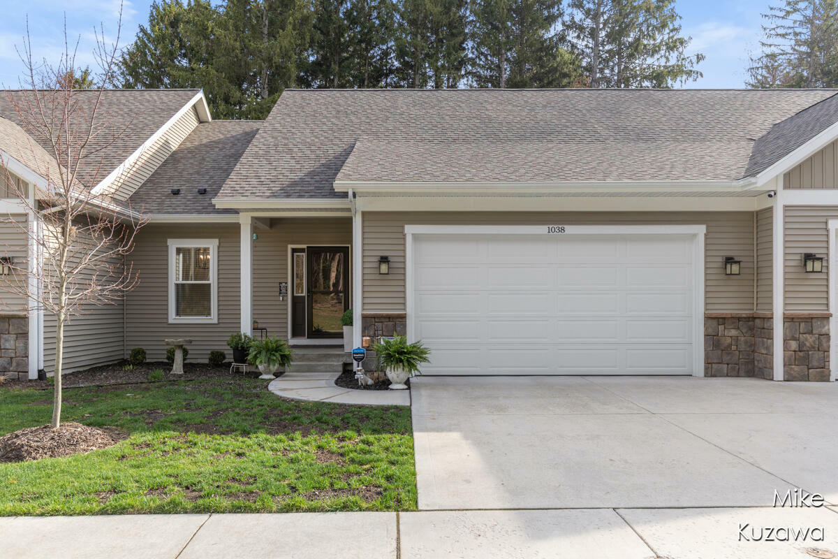 Property Photo: 1038 Grosvenor Drive MI 48838