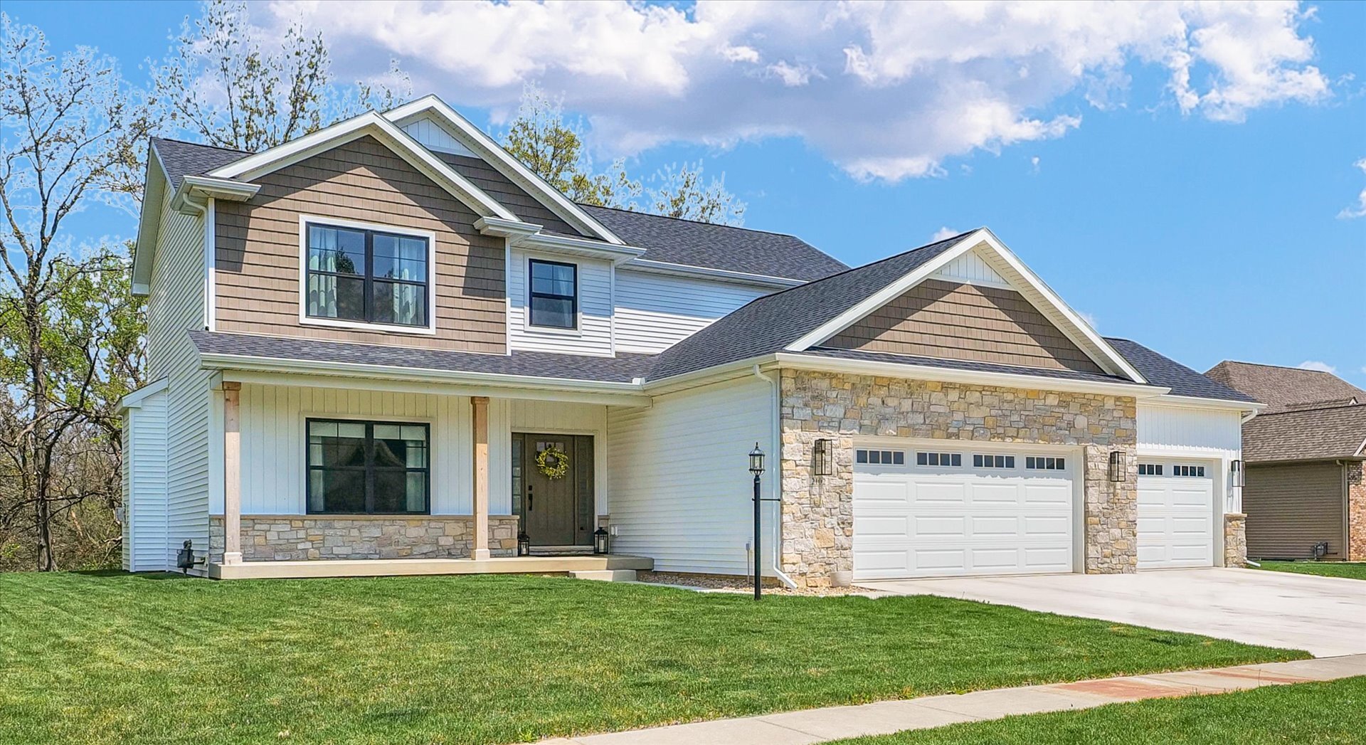 Property Photo:  2102 Slade Lane E  IL 61853 