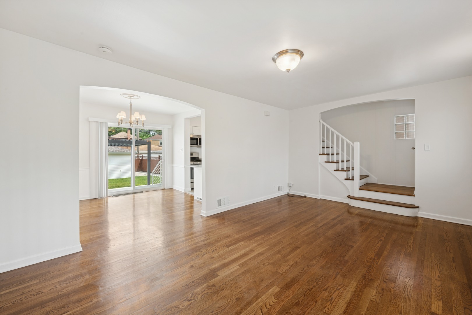 Property Photo: 4141 N Cumberland Avenue IL 60634
