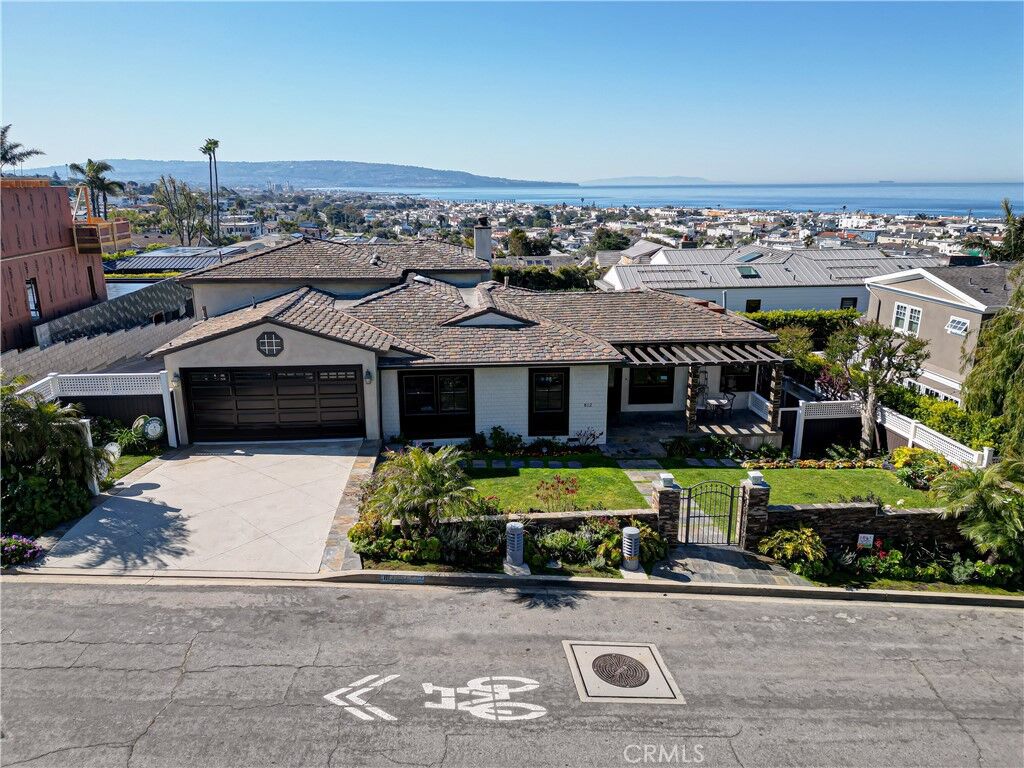 Property Photo: 812 8th Street CA 90266
