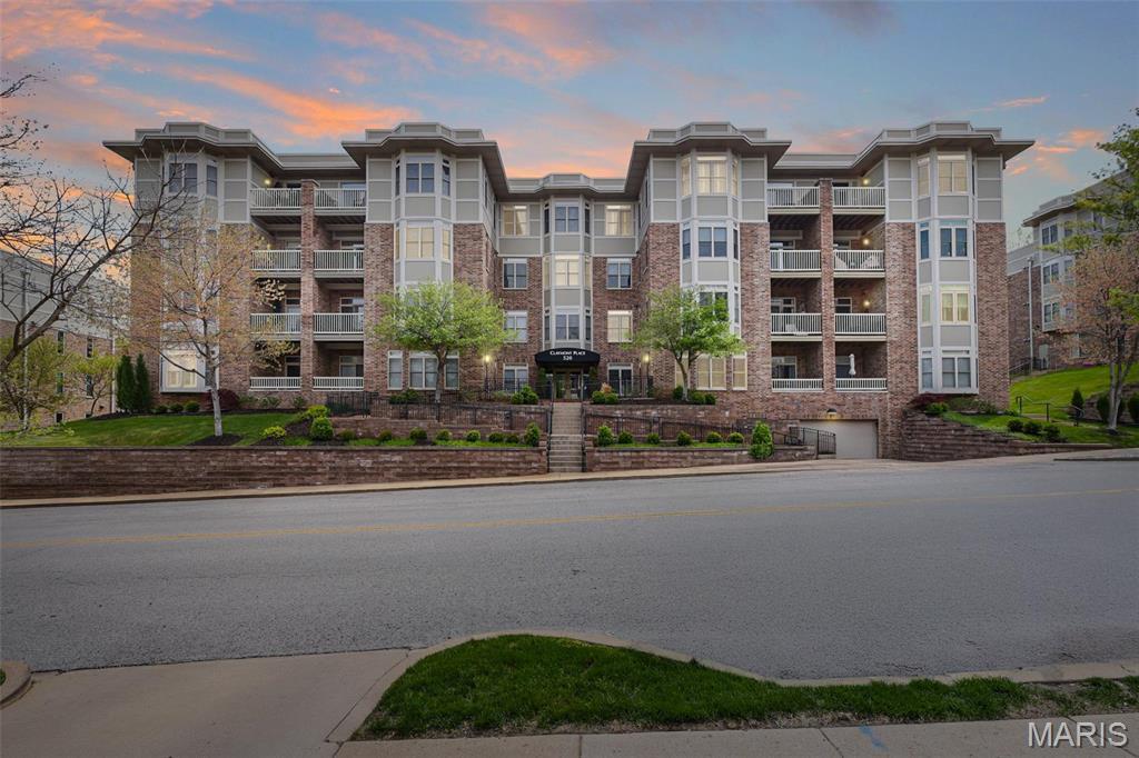 Property Photo:  520 North And South Road 105  MO 63130 
