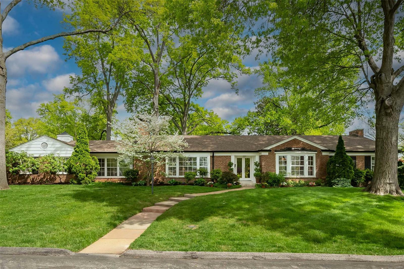 15 York Hills Drive  St Louis MO 63144 photo
