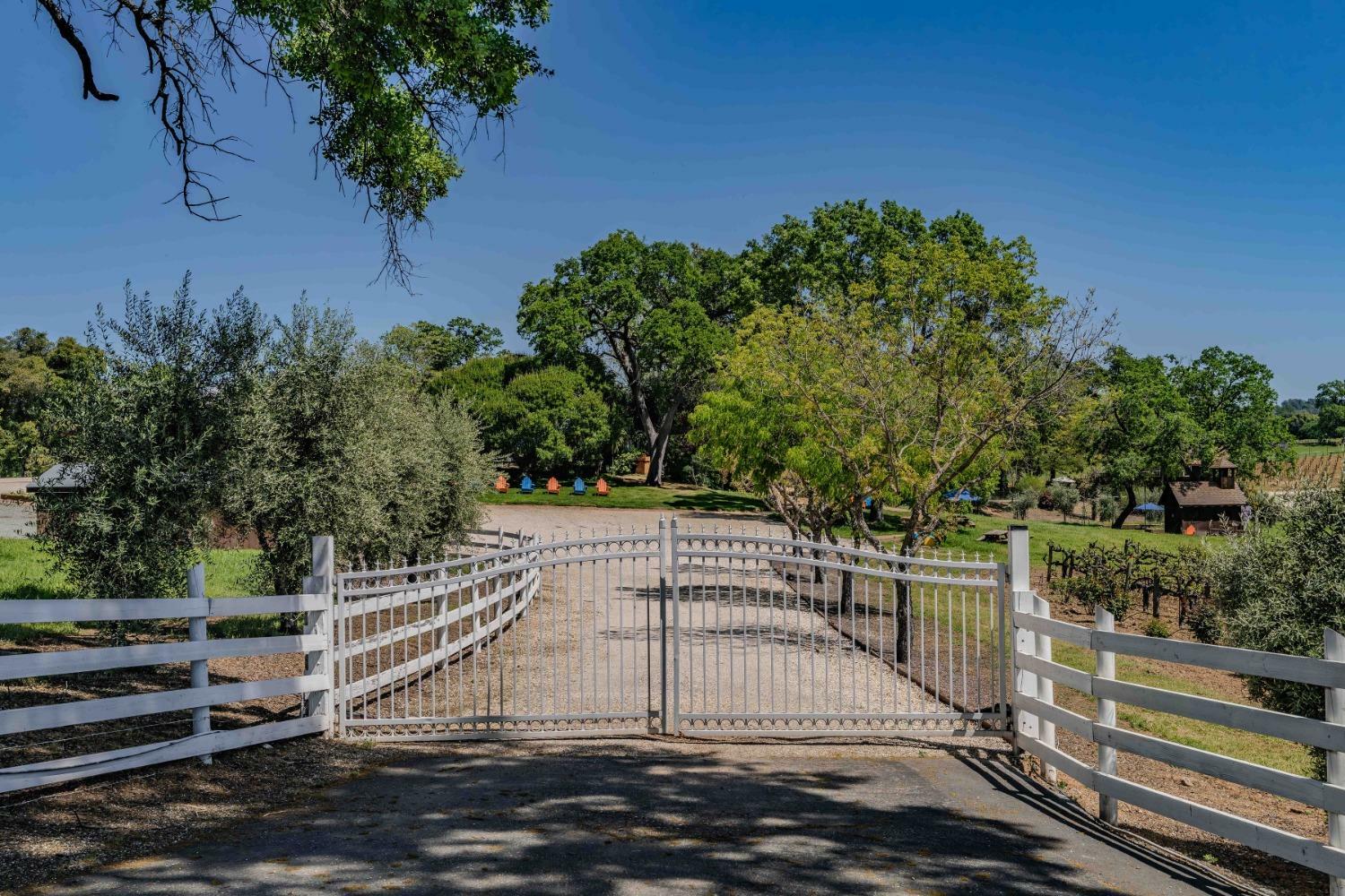 Property Photo:  10120 Shenandoah Rd  CA 95669 