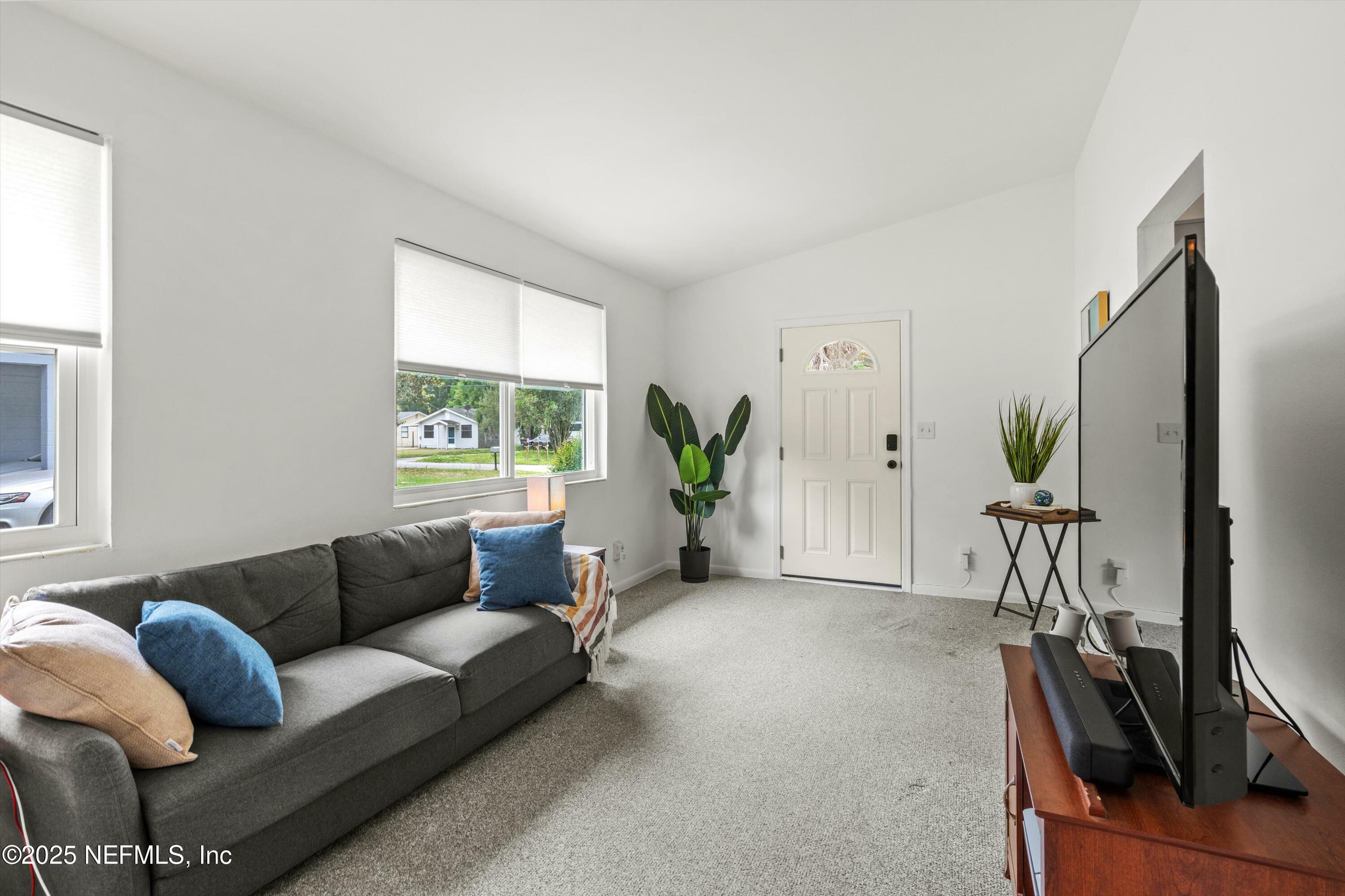 Property Photo: 1157 Denaud Street FL 32205