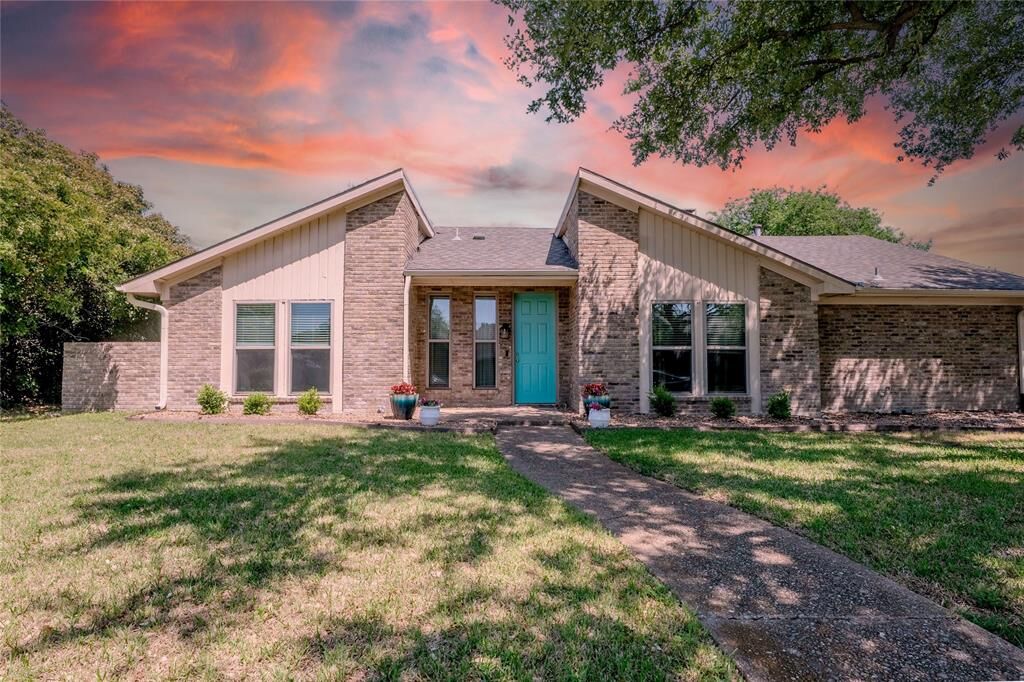 Property Photo:  2016 Stain Glass Drive  TX 75075 
