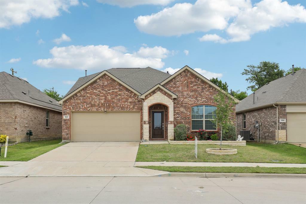 Property Photo: 1621 Roadrunner Drive TX 75068