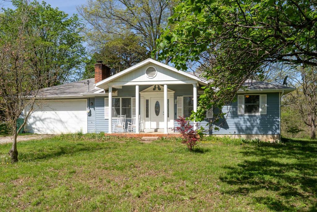 Property Photo:  