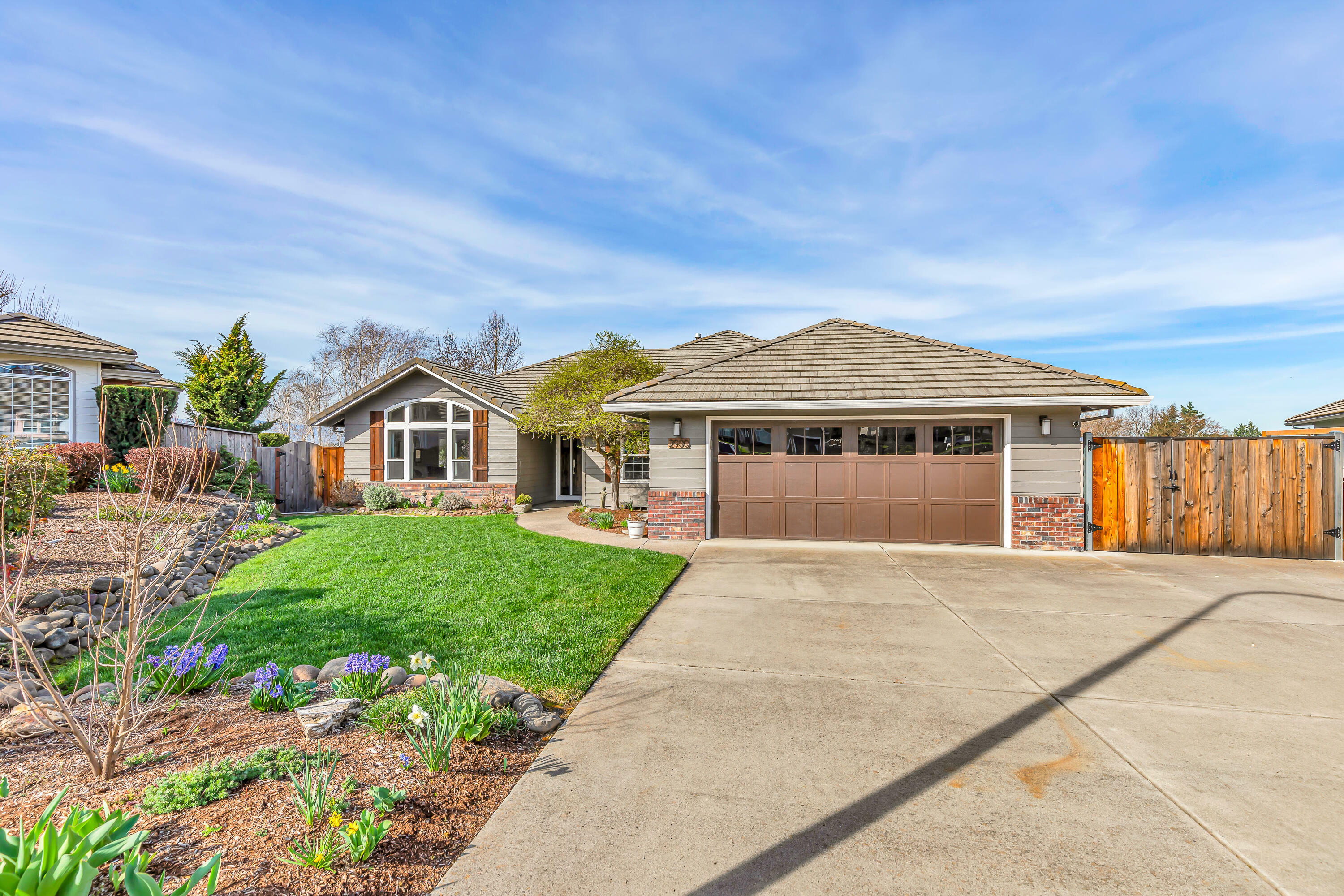 Property Photo: 2900 Elisa Court OR 97504