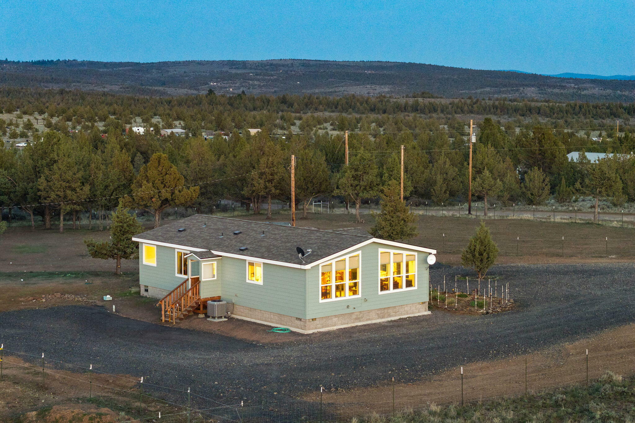 Property Photo: 5919 SE Thomas Road OR 97754
