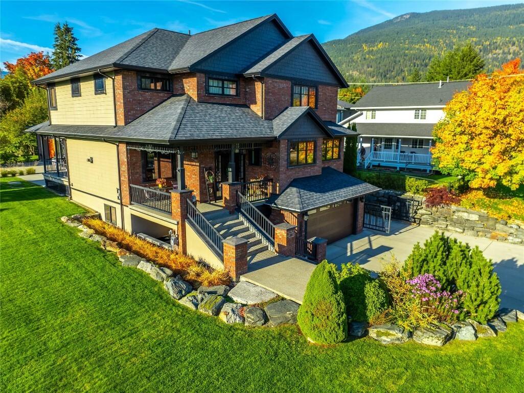 Property Photo: 905 Edward Street BC V0E 2S0