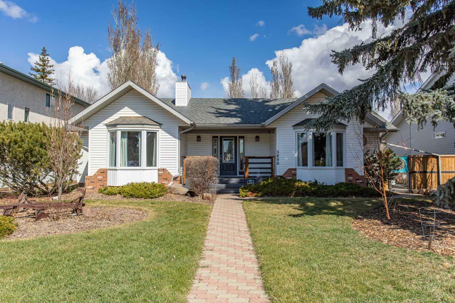 Property Photo: 5456 54 Avenue AB T4L 1L5