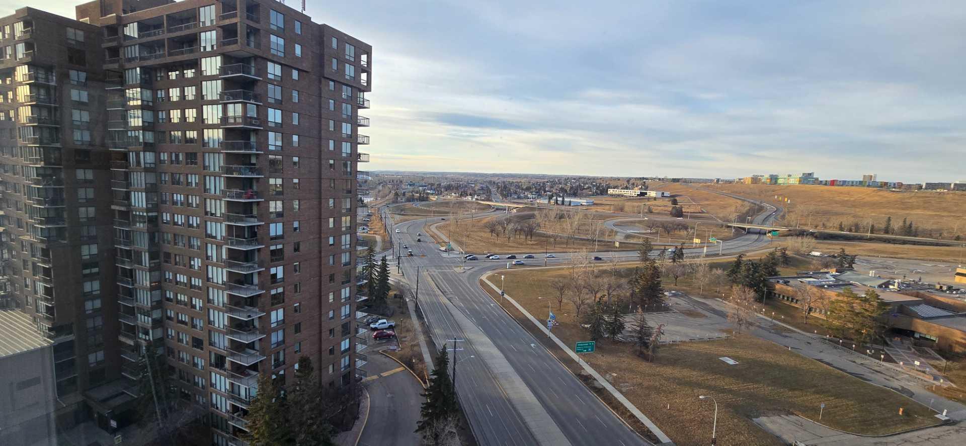 Photo de la propriété: 145 Point Drive NW 1501 AB T3B 4W1