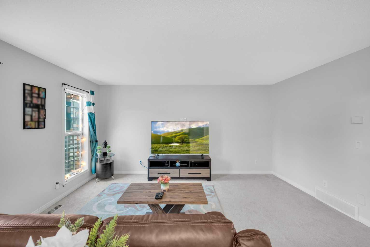 Property Photo: 6 Luxstone Point SW AB T4B 0H8