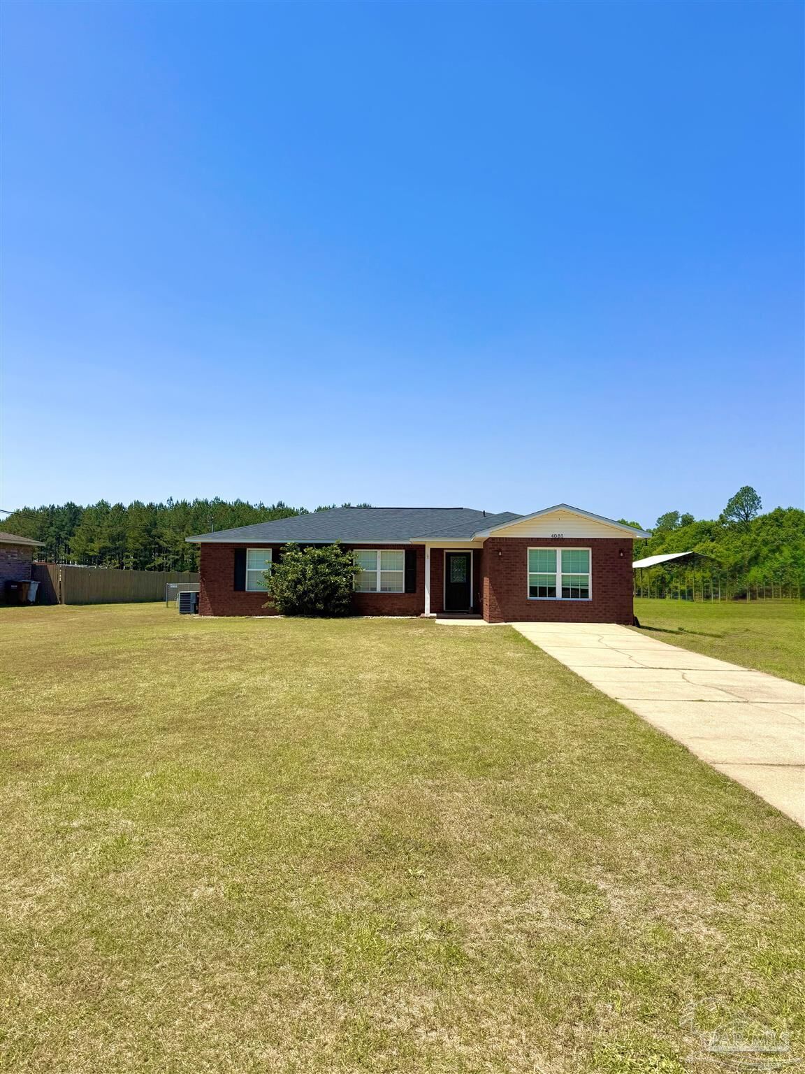 Property Photo: 4081 N Simmons Rd FL 32565