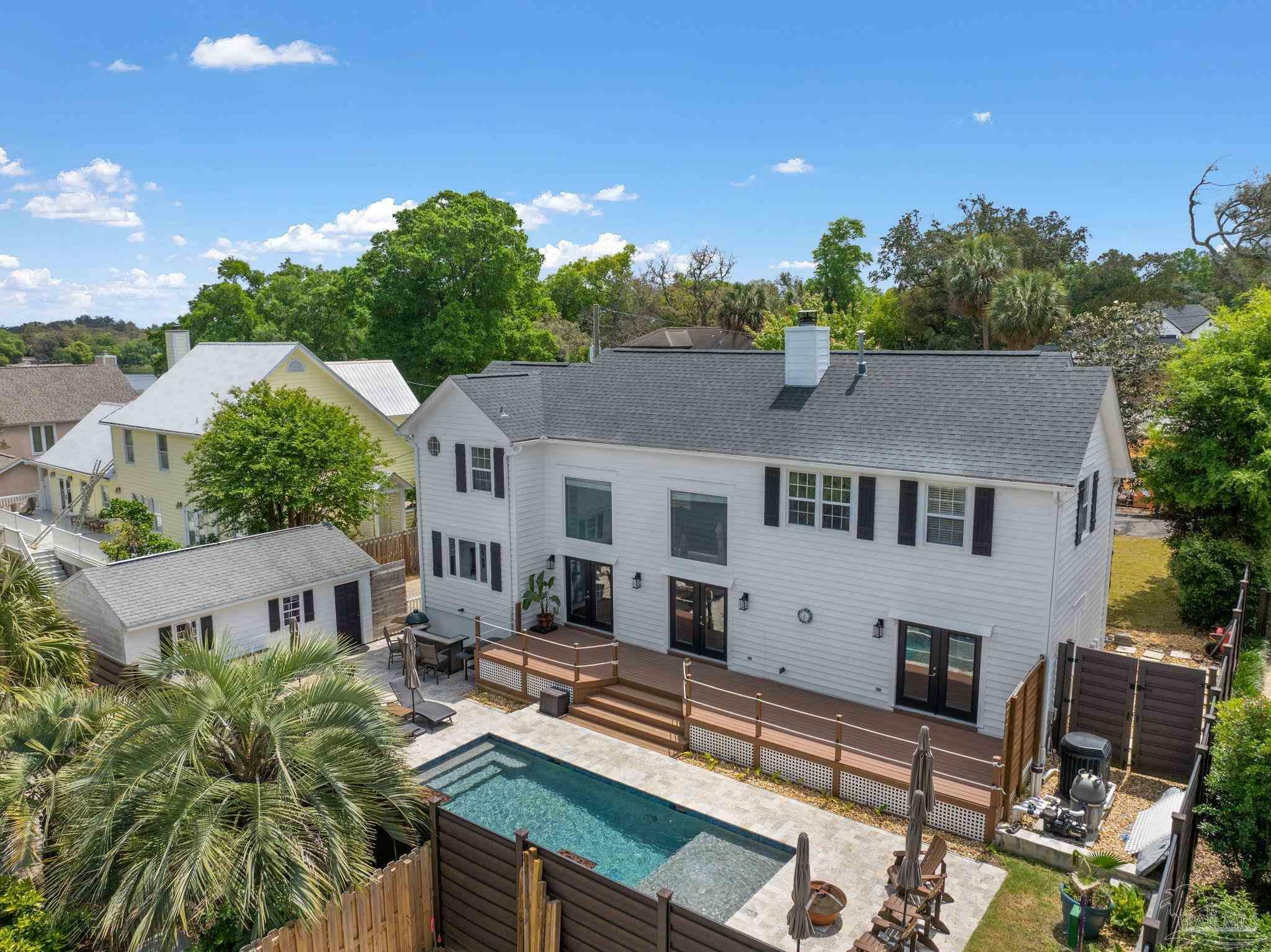 Property Photo:  1902 E Strong St  FL 32501 