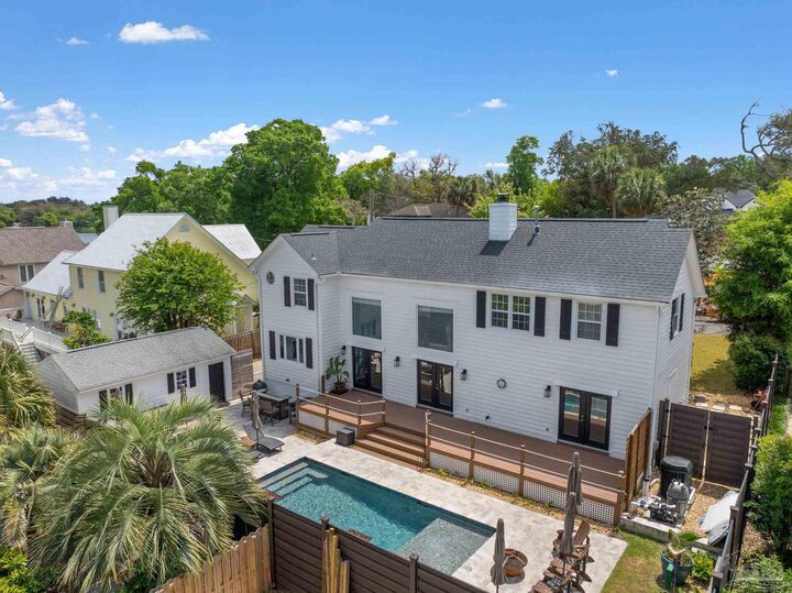 Property Photo: 1902 E Strong St FL 32501
