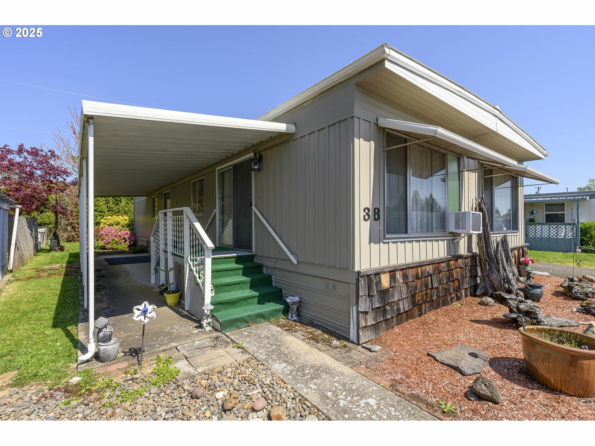 Property Photo: 1501 SW Baker St 38 OR 97128