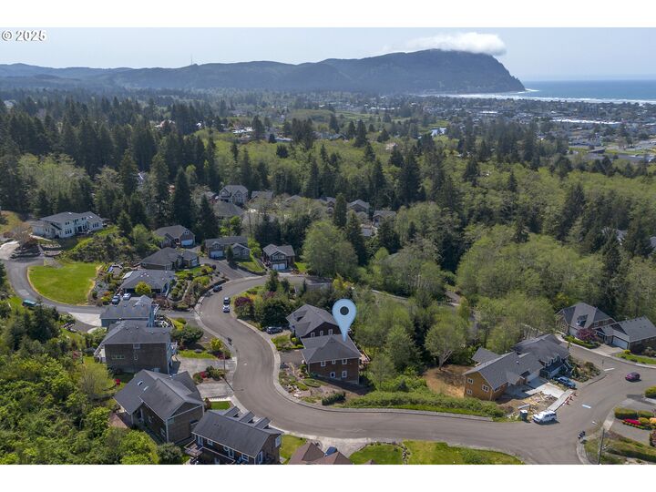 Property Photo: 2165 Skyline Dr OR 97138