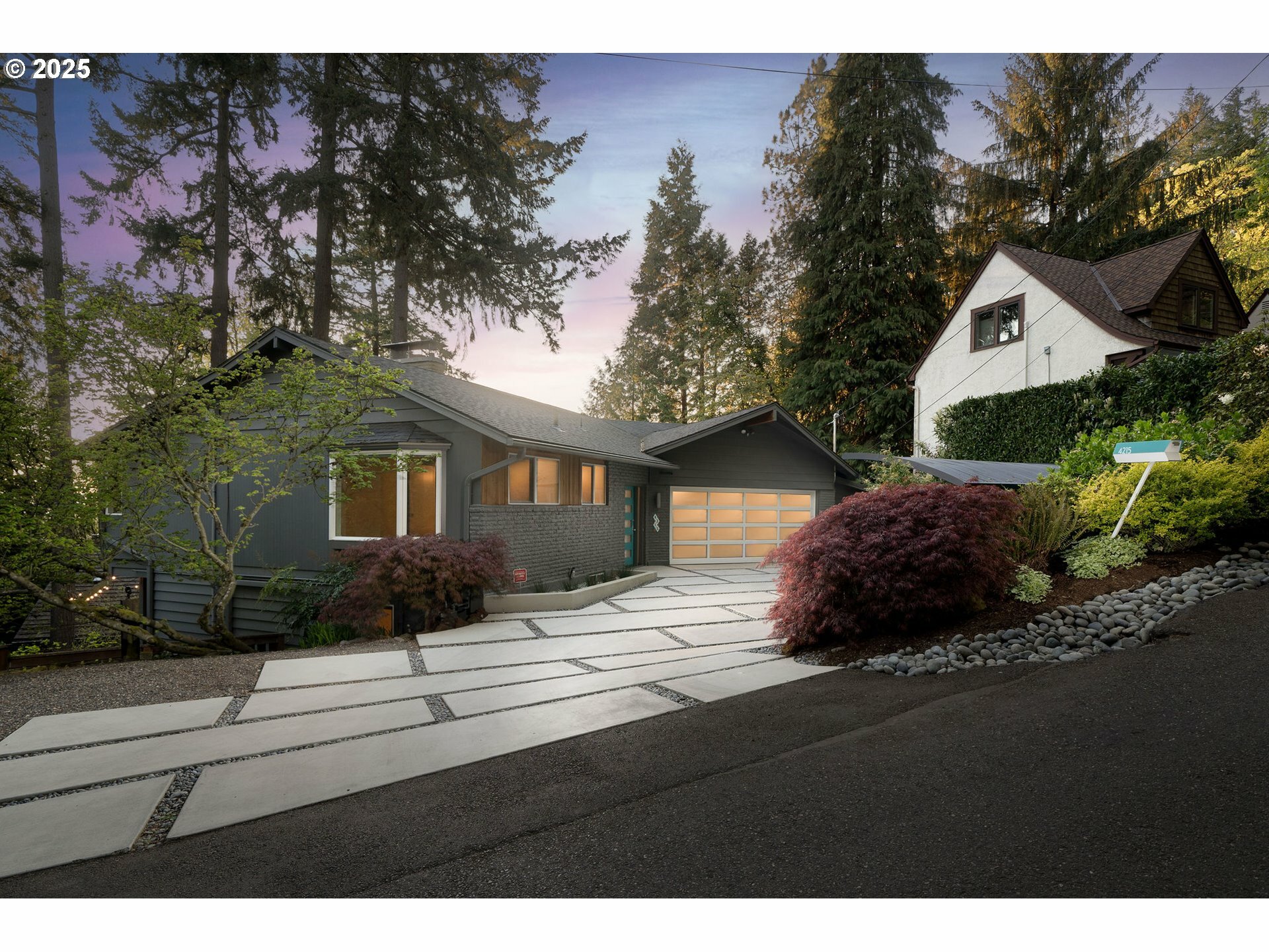 Property Photo: 4215 SW Chesapeak Ave OR 97239