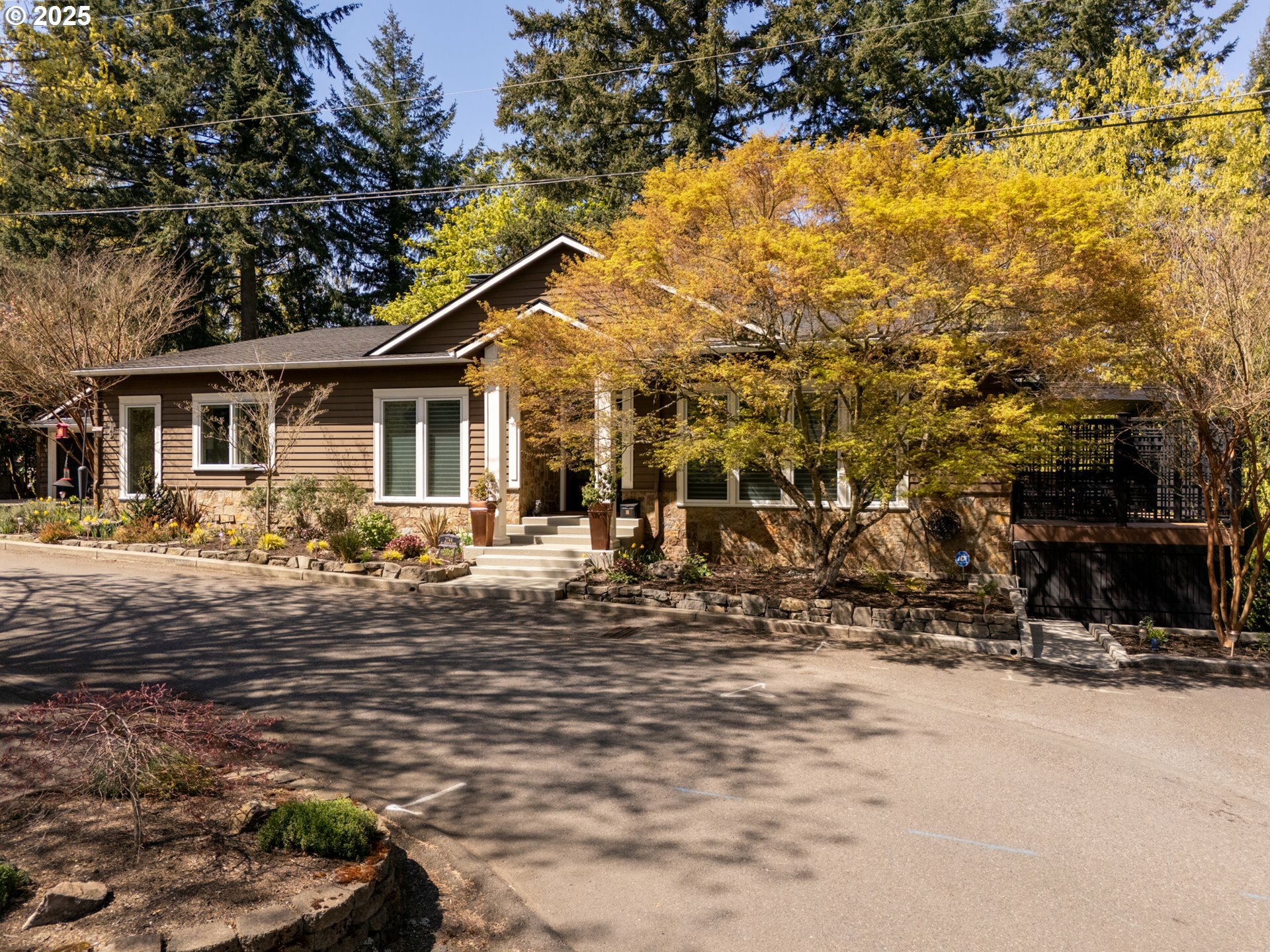 2744 SW Sherwood Dr  Portland OR 97201 photo