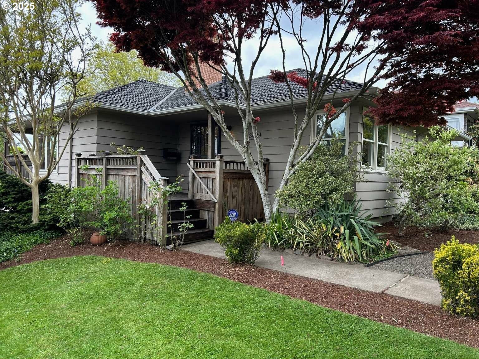 Property Photo: 3409 SW Nevada Ct OR 97219
