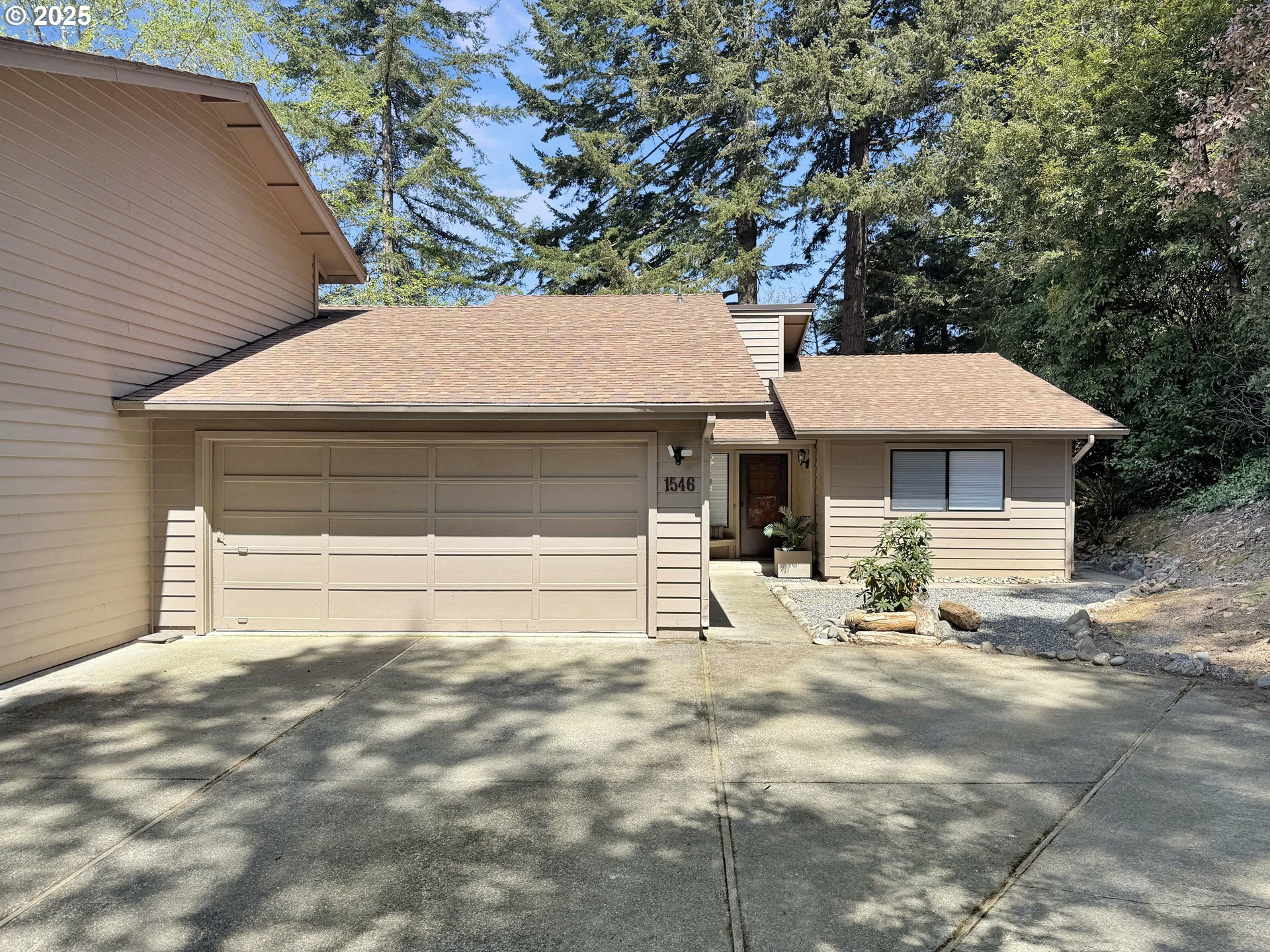 Property Photo: 1546 Seacrest Ln OR 97415