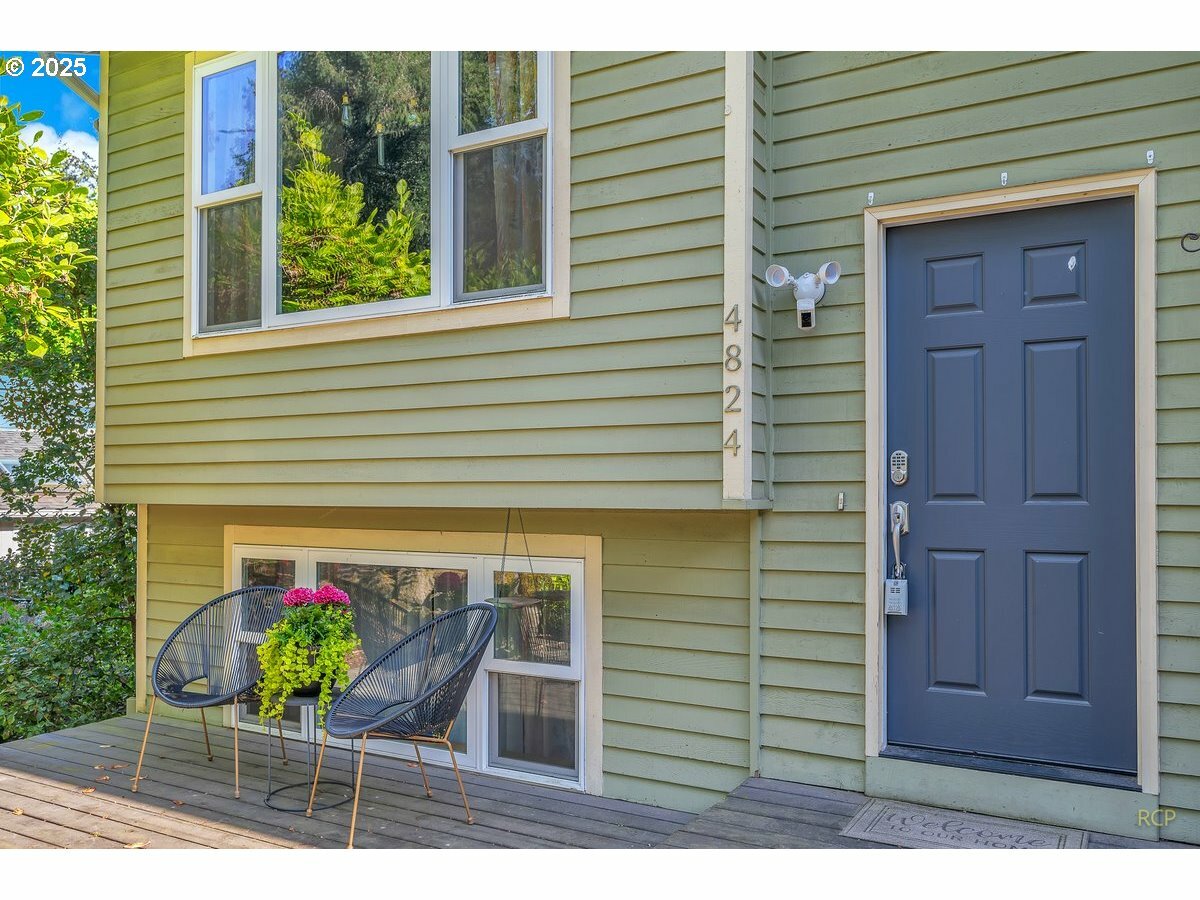 Property Photo: 4824 SW Hamilton Ct OR 97221