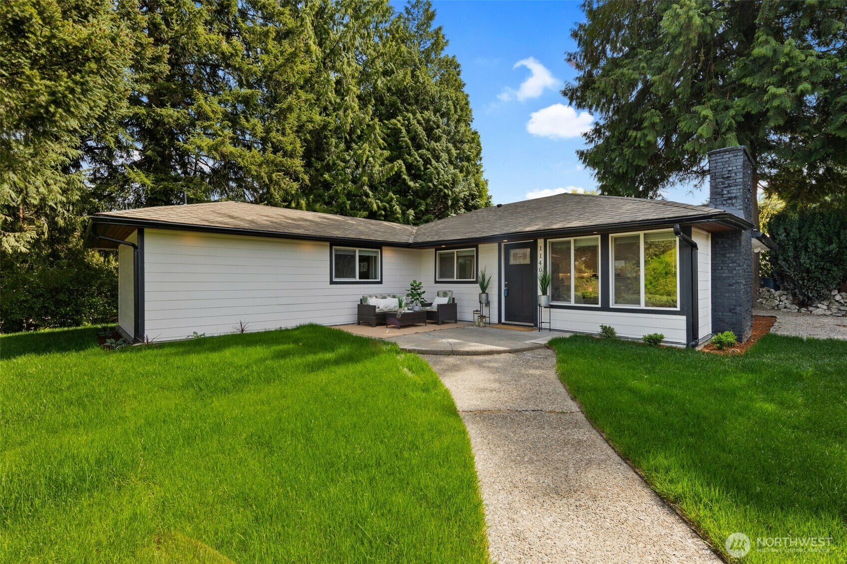 Property Photo: 1140 E Seattle Street WA 98030
