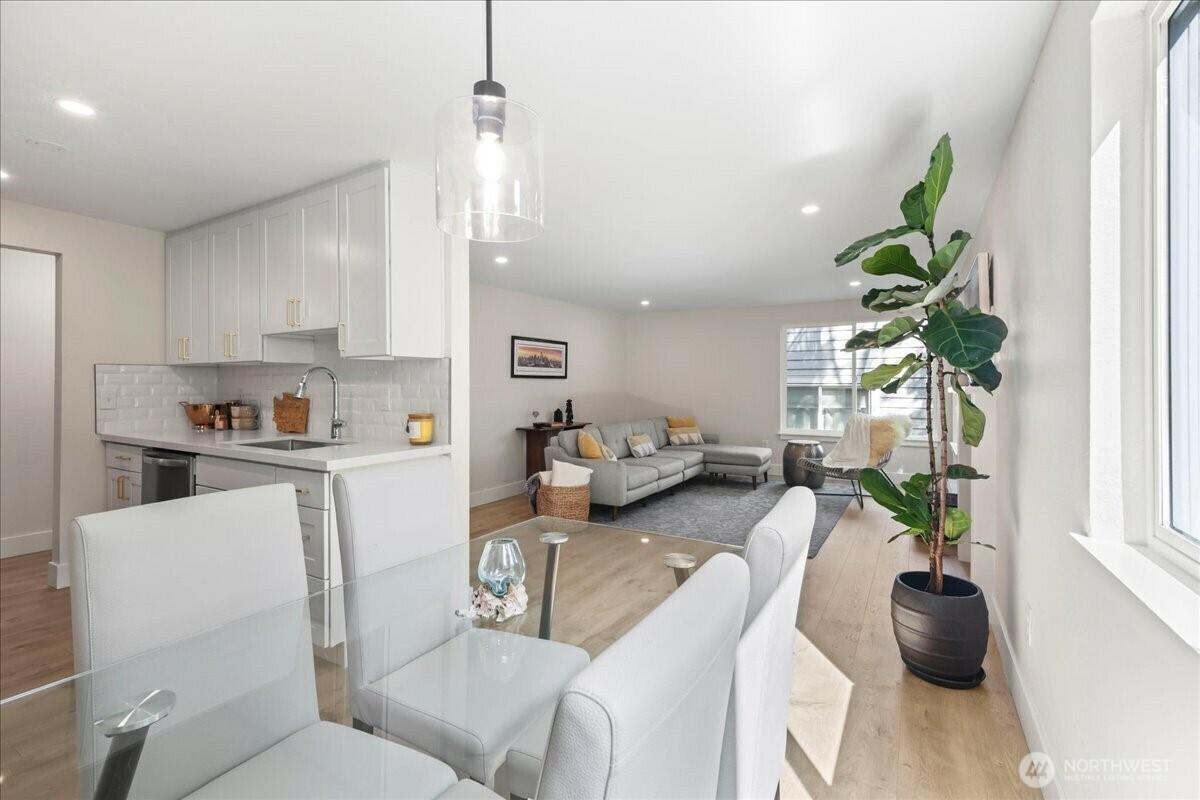 Property Photo: 707 N 130th B102 WA 98133