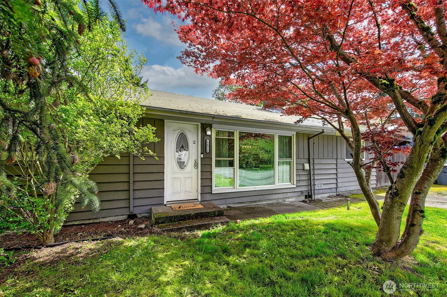 Property Photo: 12910 6th Avenue S WA 98168