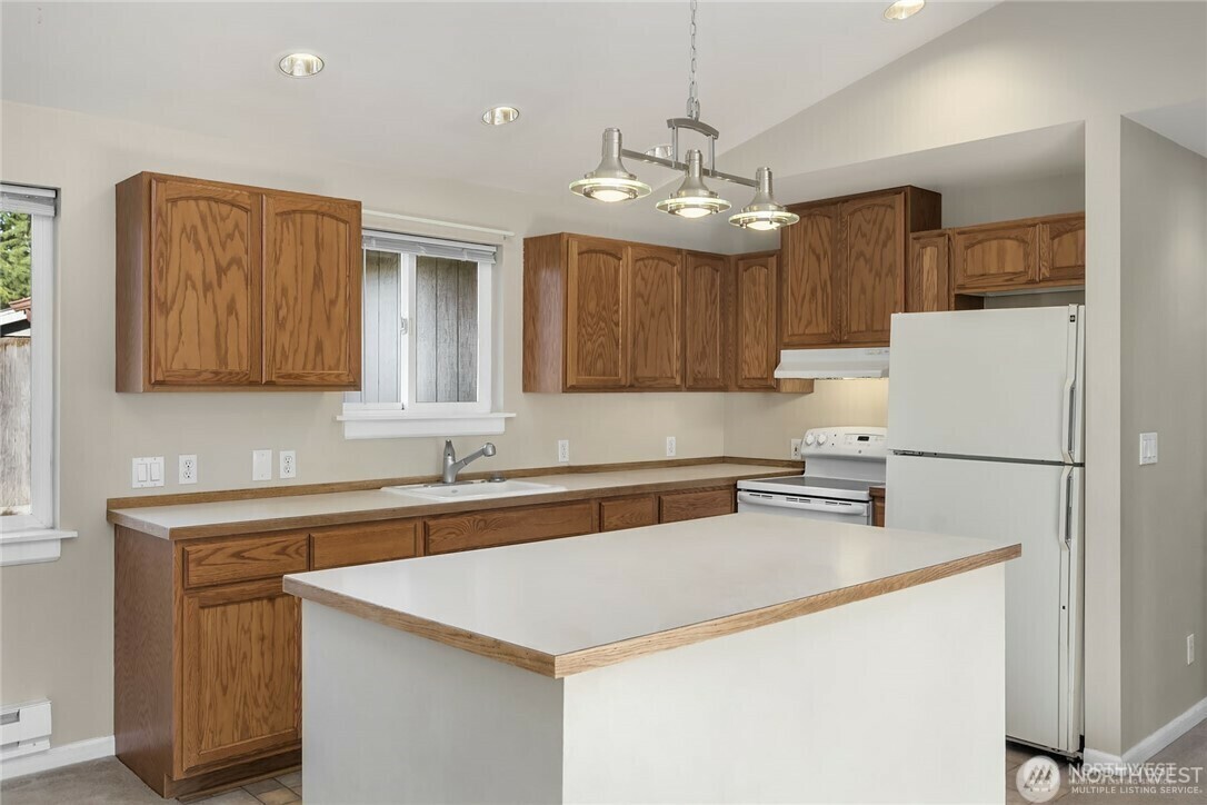 Property Photo: 2352 N 193rd Street WA 98133