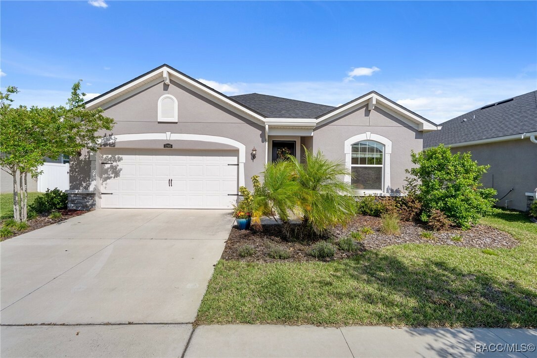 Property Photo: 12905 Satin Lily Drive FL 33579