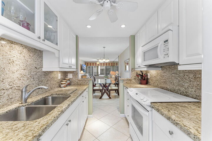 Property Photo: 101 NE 19th Avenue 208 FL 33441