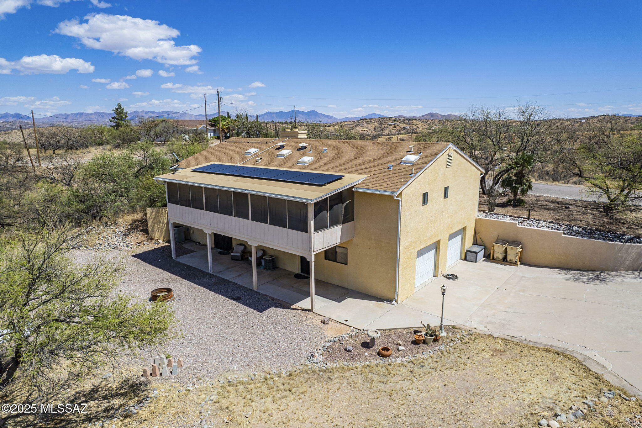 Property Photo: 1033 Circulo Golondrina AZ 85648