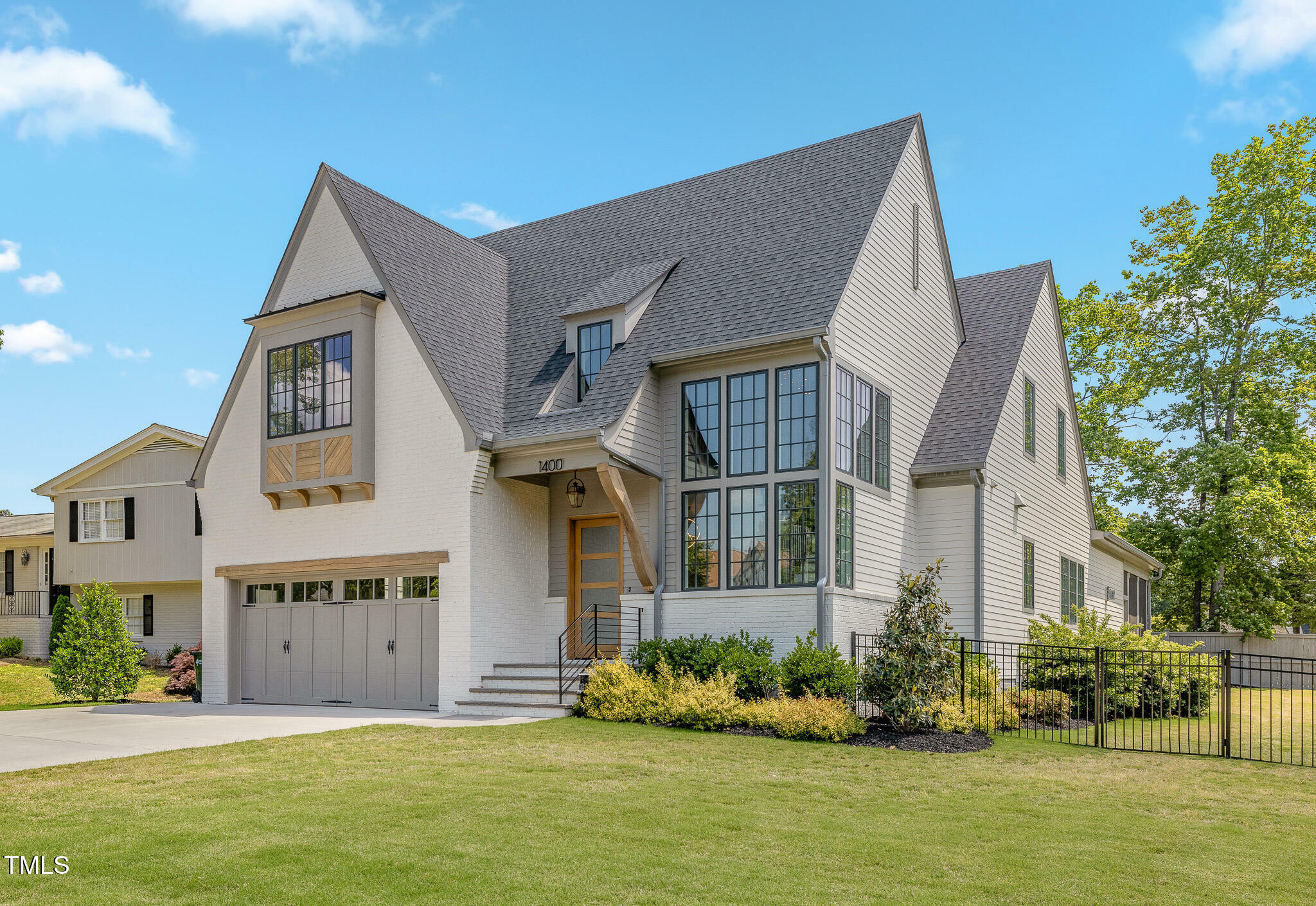 Property Photo: 1400 Hedgelawn NC 27615