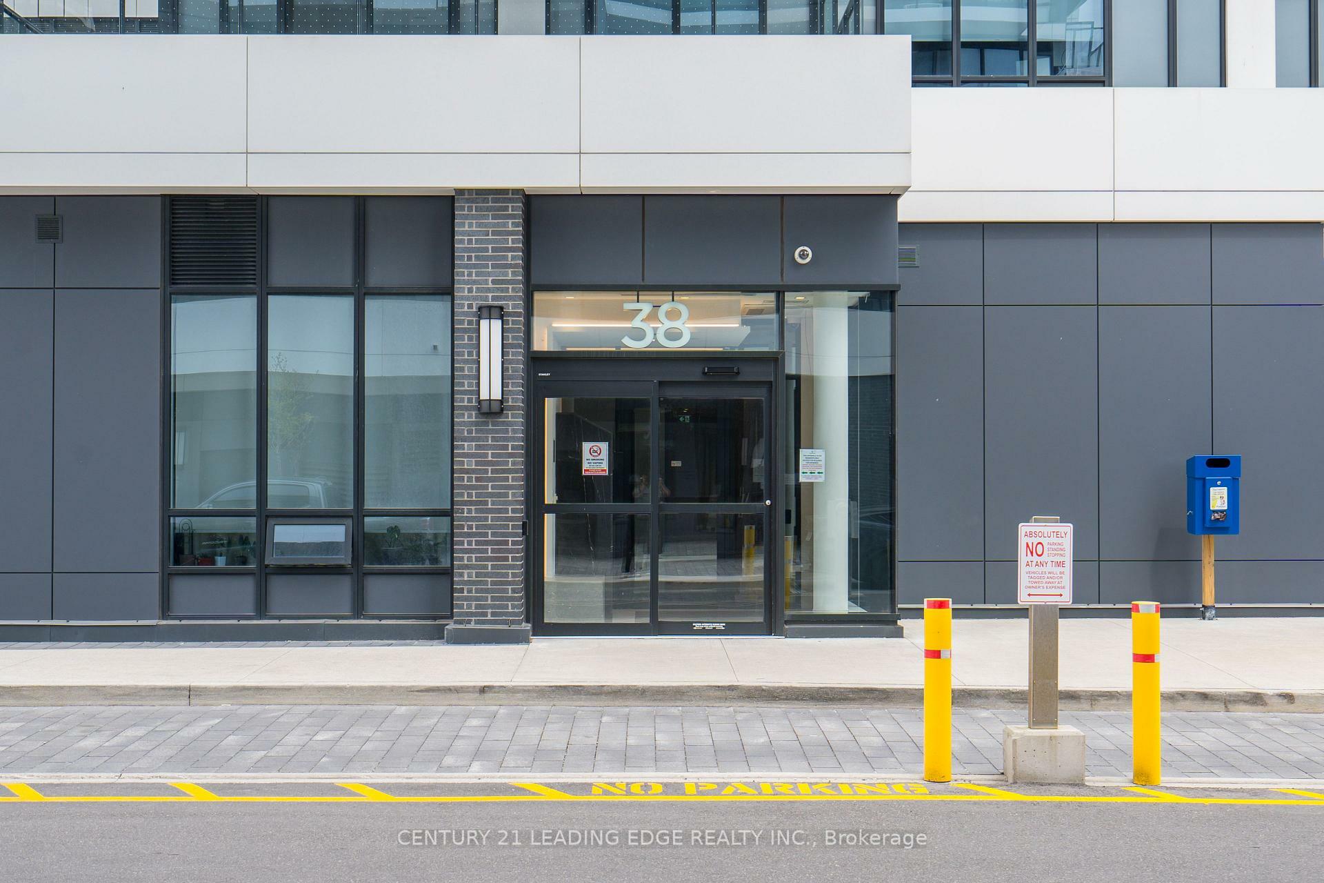 Property Photo: 38 Water Walk Drive 1029 ON L3R 6M8