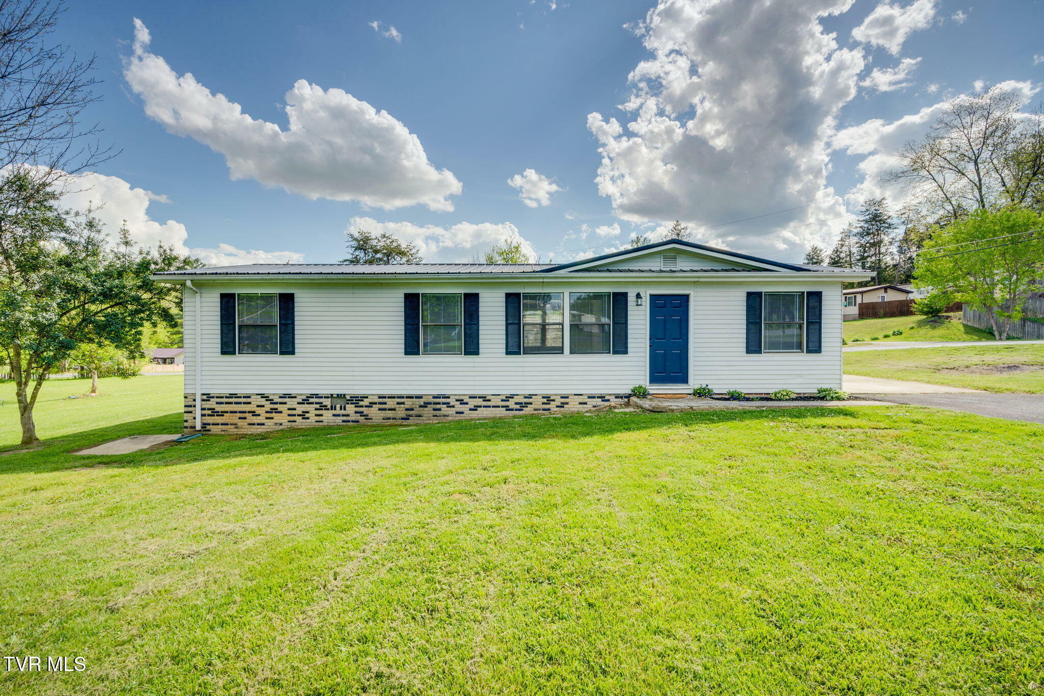 Property Photo: 302 Calumet Court TN 37660