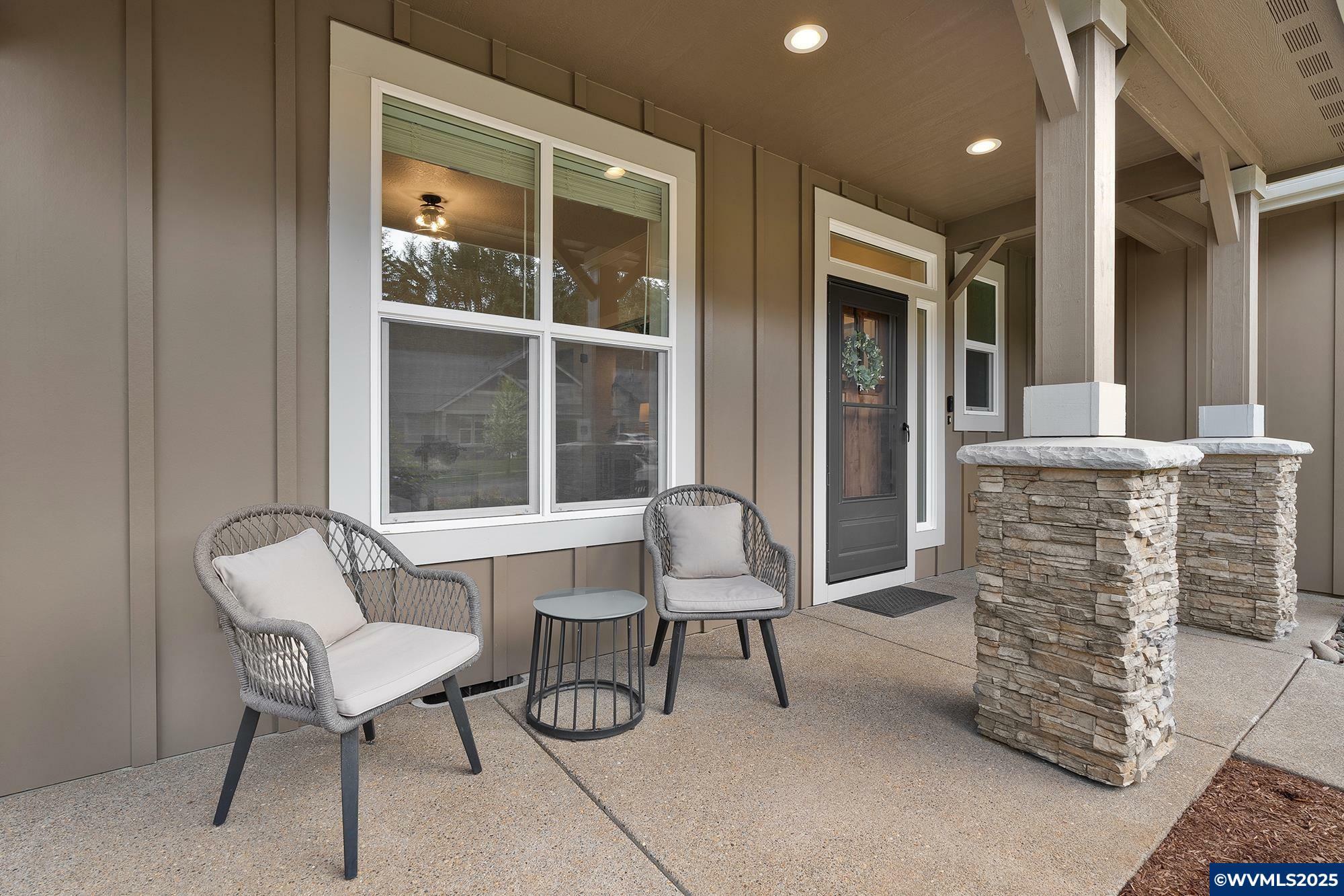 Property Photo: 1691 York Butte Av SE OR 97306