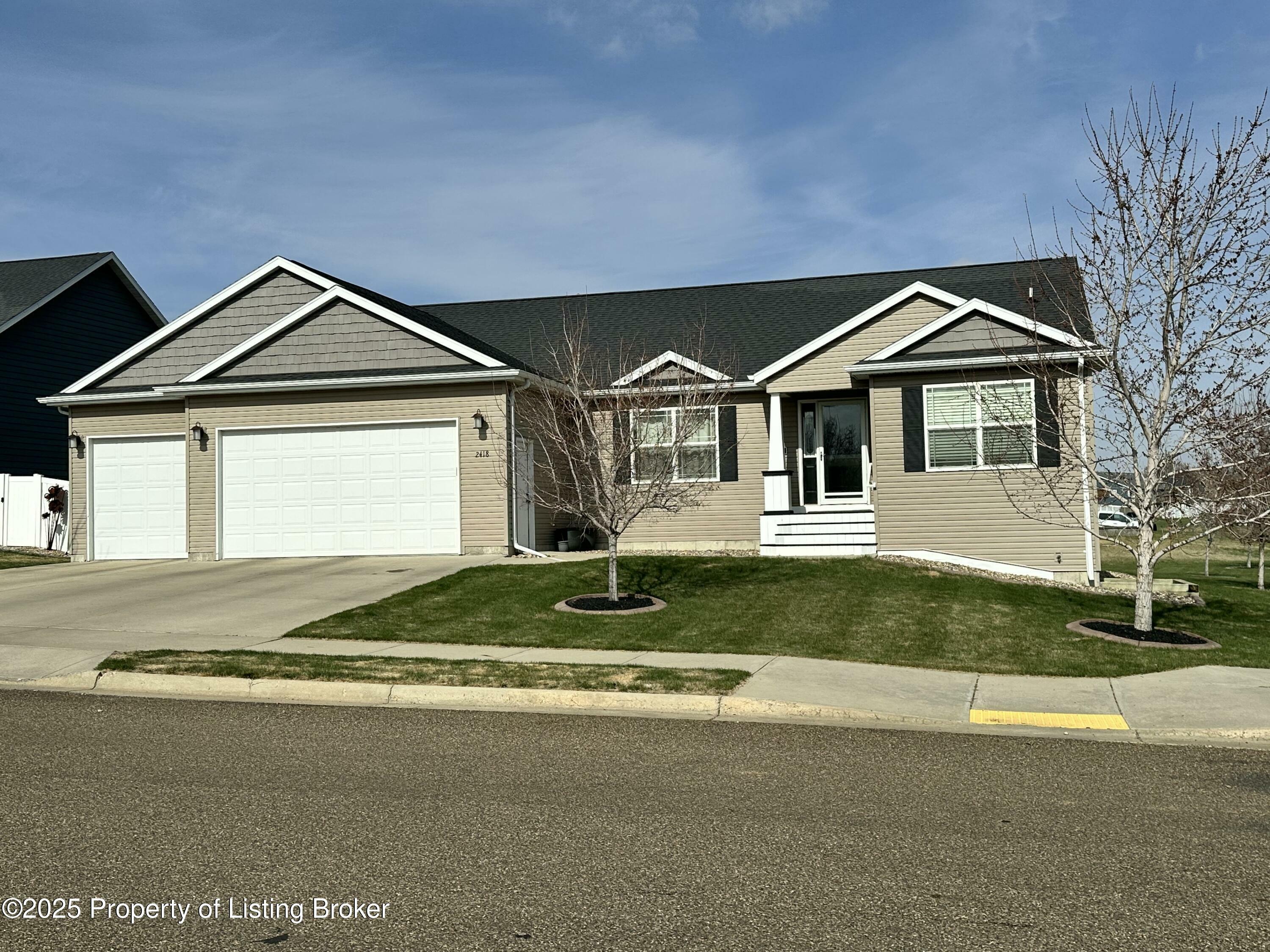 Property Photo: 2418 Prairie Oak Drive ND 58601