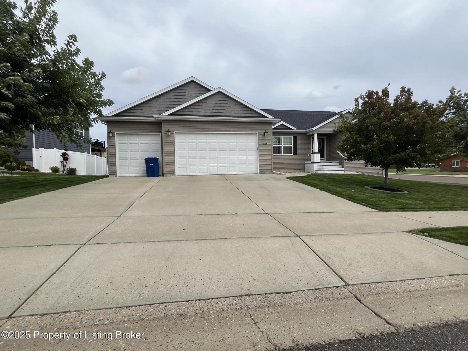 Property Photo: 2418 Prairie Oak Drive ND 58601