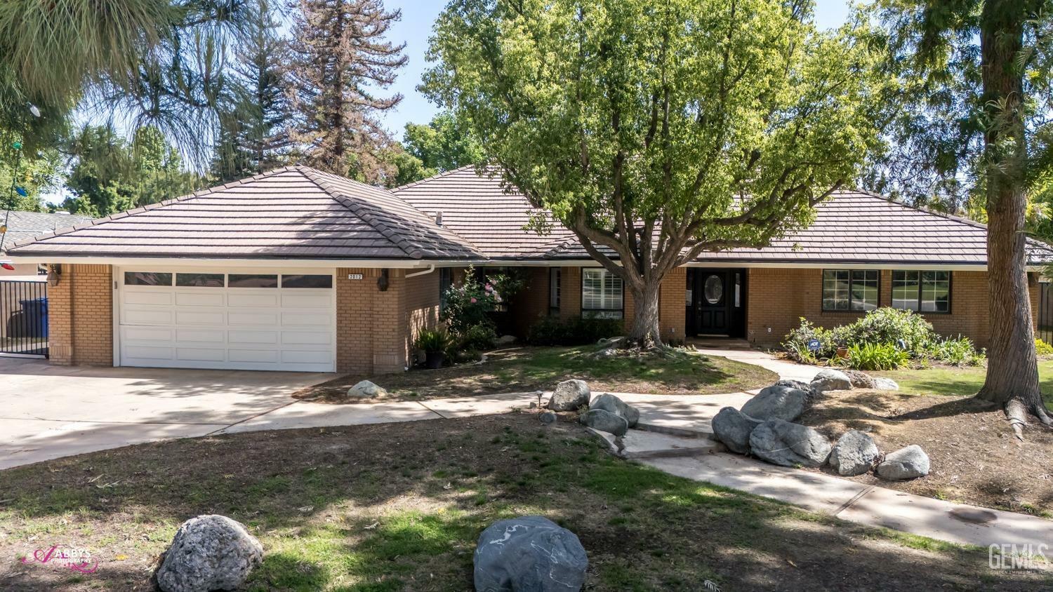 Property Photo: 2012 Haggin Oaks Boulevard CA 93311