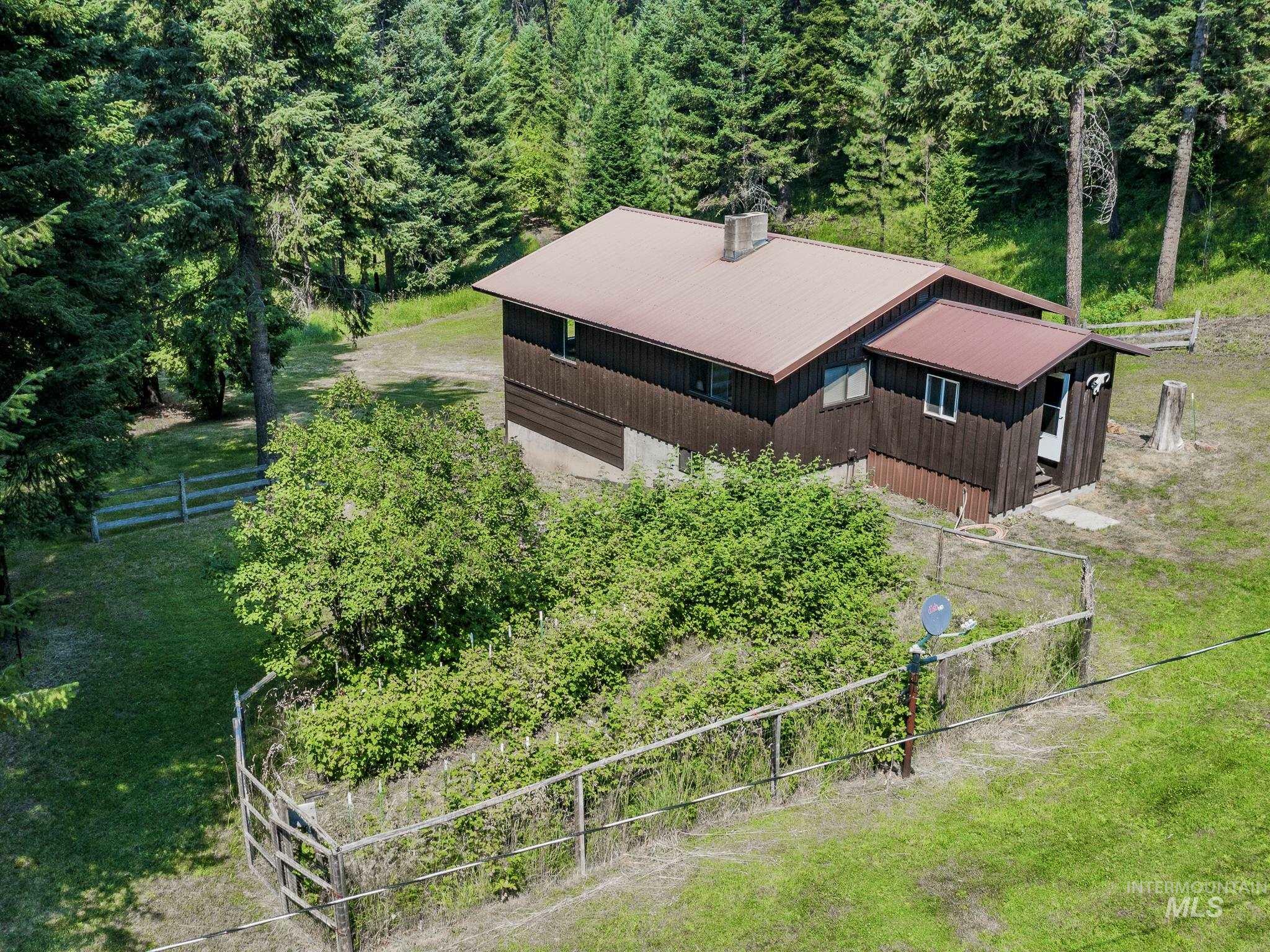 Property Photo: 191 Crooked Rd ID 83554
