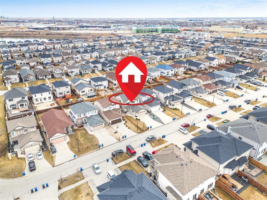 Property Photo: 77 Larry Vickar Drive West MB R3W 0K2