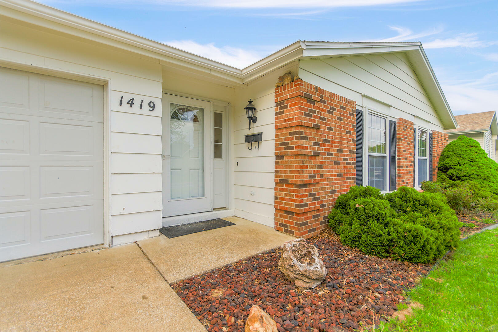 Property Photo: 1419 Rosebud St MO 65265