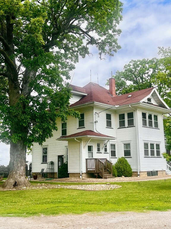 Property Photo: 527 Swisher View Dr SW IA 52338