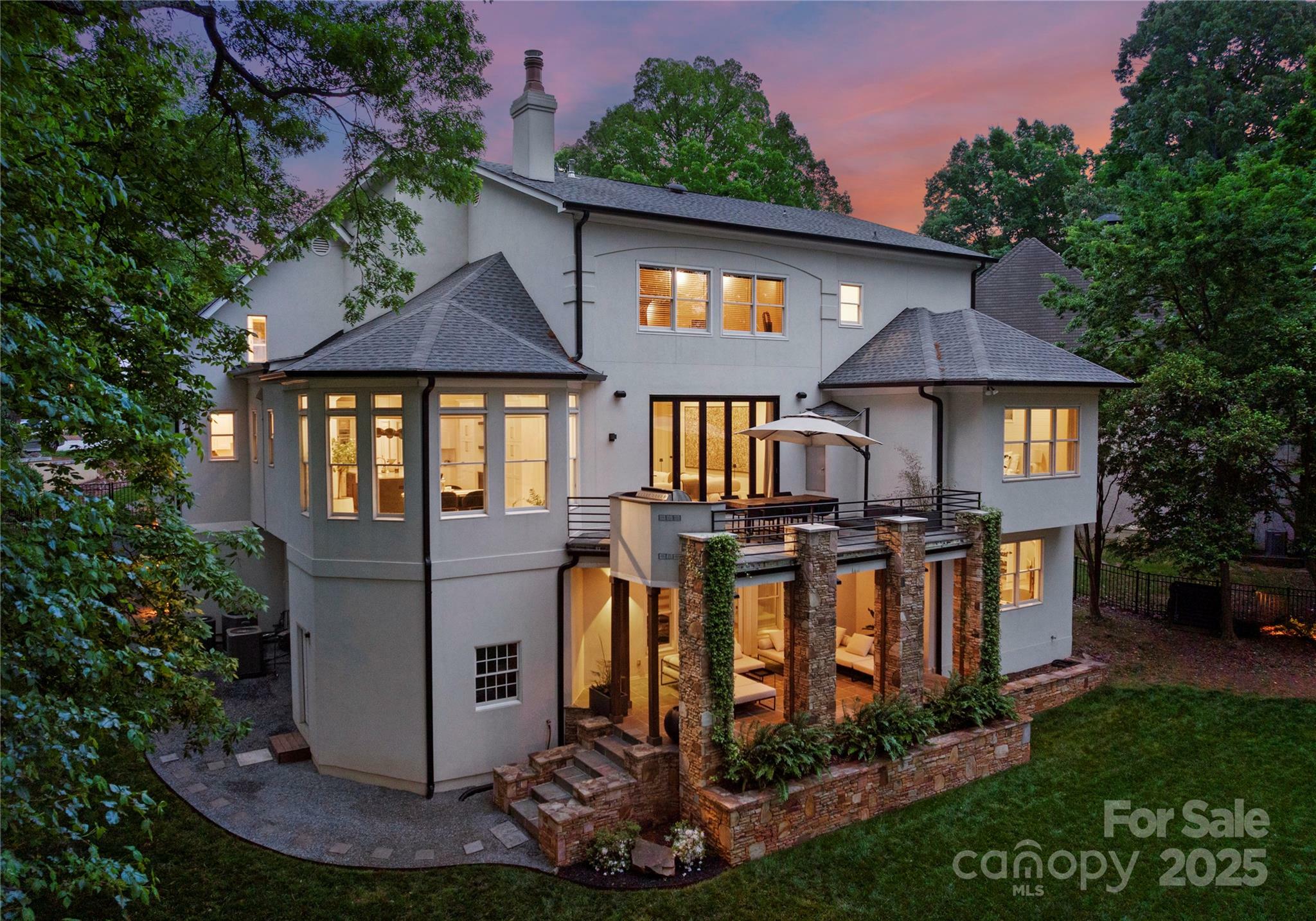 Property Photo: 3933 Ayrshire Place NC 28210