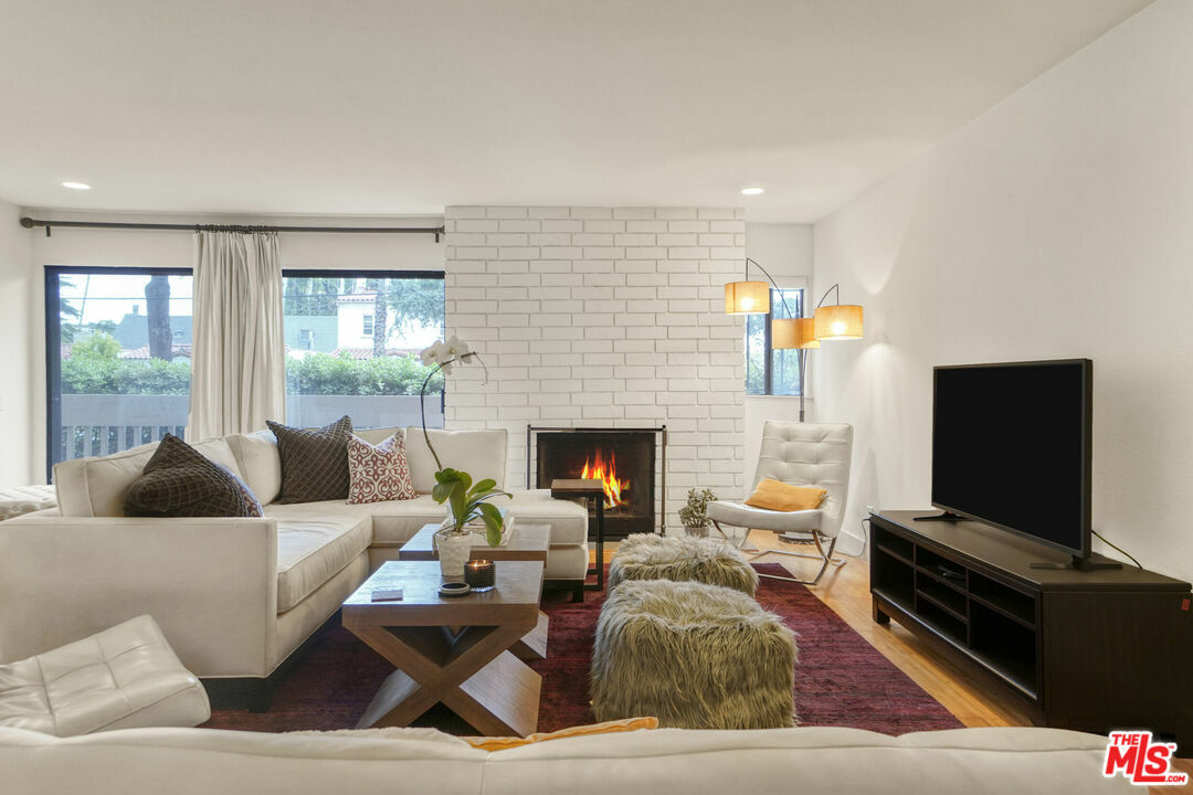 Property Photo: 858 12th St CA 90403