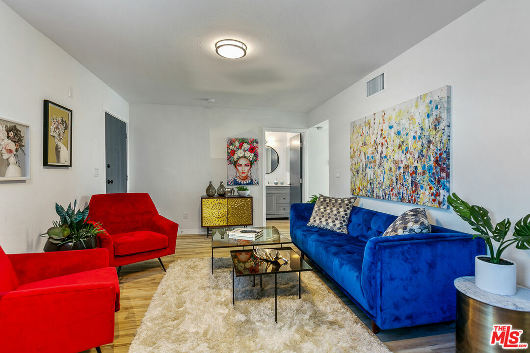 Property Photo: 6640 Woodley Ave CA 91406