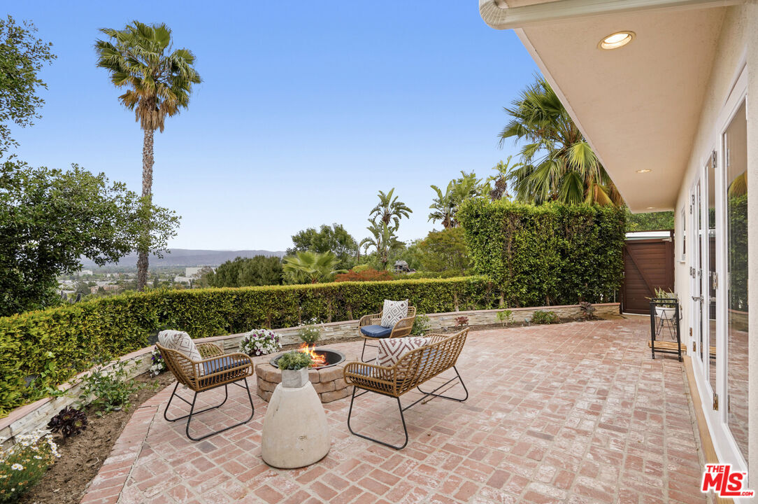 Property Photo:  15224 Encanto Dr  CA 91403 